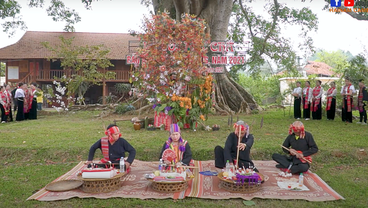 Provinsi Son La Lestarikan dan Kembangkan Identitas Budaya Tradisonal di Daerah Pemukiman Etnis Minoritas  - ảnh 1