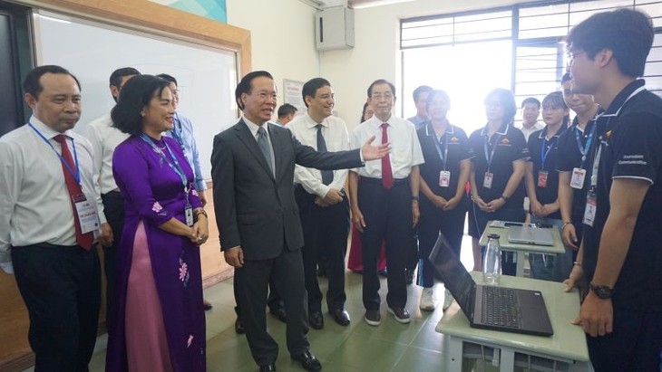 Presiden Vo Van Thuong Kunjungi Institut Ilmu Sosial dan Humaniora  - Universitas Nasional Kota Ho Chi Minh - ảnh 1