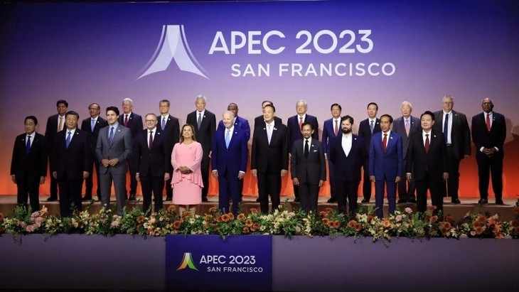 Presiden Vo Van Thuong Hadiri Konferensi Pemimpin Perekonomian-Perekonomian APEC ke-30 - ảnh 2