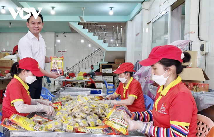 Desa Kerajinan Produk Khas Kota Da Nang Selama Musim Hari Raya Tet - ảnh 2