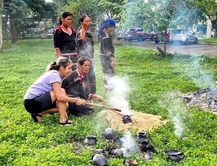 Pariwisata Daerah Tay Nguyen - Membangkitkan Identitas Masyarakat - ảnh 1