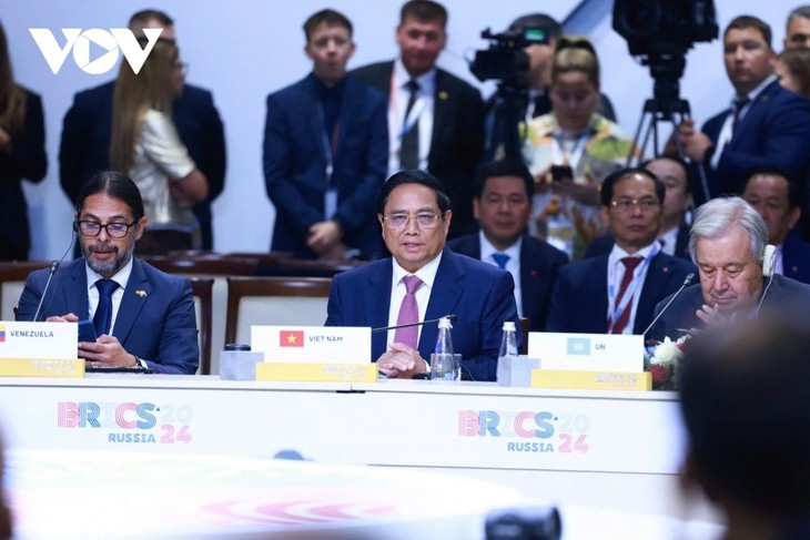 PM Pham Minh Chinh Akhiri dengan Baik Kunjungan Kerja dan Kehadiran pada Konferensi Para Pemimpin BRICS yang Diperluas - ảnh 1