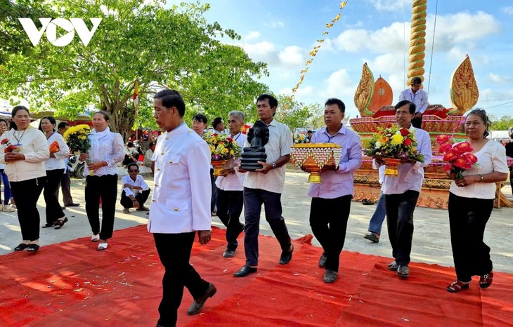 Festival Chroi Rum Chek dari warga etnis Khmer. - ảnh 1