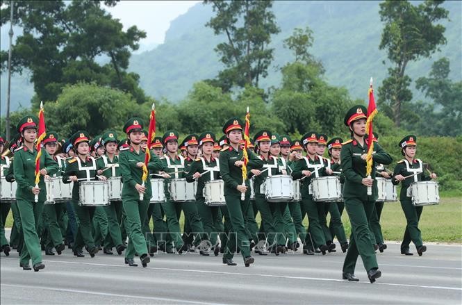 Lebih dari 7.000 Komandan dan Prajurit untuk Pertama Kalinya Melakukan Latihan Gabungan untuk Parade Militer dan Pawai Massa - ảnh 1