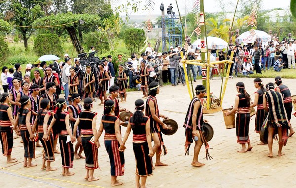 ປະເພນີຂໍໂທດໃນຍາມເຊົ້າຂອງຊາວເຜົ່າ ເຊີດັງ - ảnh 1