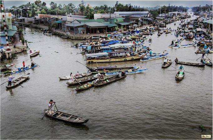 ຕະຫຼາດບົນແມ່ນ້ຳງ້ານຳຢູ່ເຂດພາກຕາເວັນຕົກຫວຽດນາມ - ảnh 1