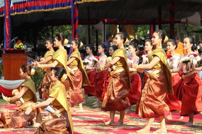 ກຳປູເຈຍ ໄຂງານບຸນ Angkor Songkran ຕ້ອນຮັບບຸນປີໃໝ່ Chol Chnam Thmey - ảnh 1