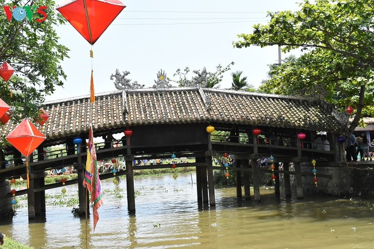 ຢ້ຽມຢາມໝູ່ບ້ານ ບູຮານ ແທງຖູຍແຈ໋ງ - ảnh 2