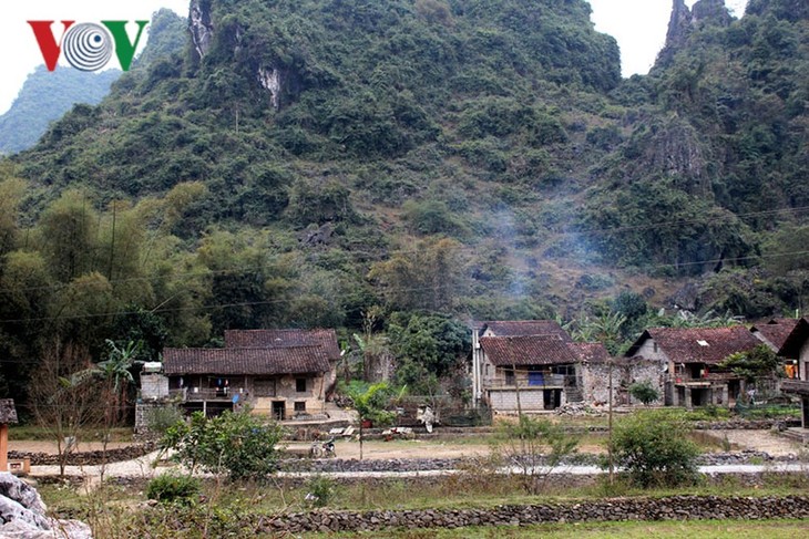 ໝູ່​ບ້ານ​ຫີນ ຂວຍກ​ິ ເຮັດ​ການ​ທ່ອງ​ທ່ຽວ homestay - ảnh 1