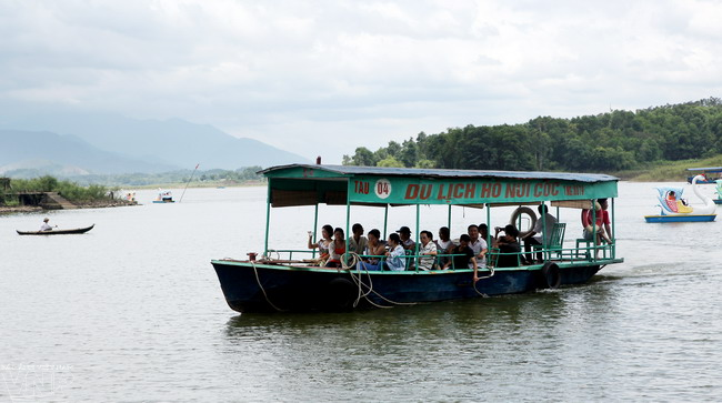 ກະ​ຕຸກ​ຊຸກ​ຍູ້ການ​ທ່ອງ​ທ່ຽວ​ແຂວງ​ຖ໊າຍງວຽນ​ໃຫ້​ຕິດ​ພັນ​ກັບ 