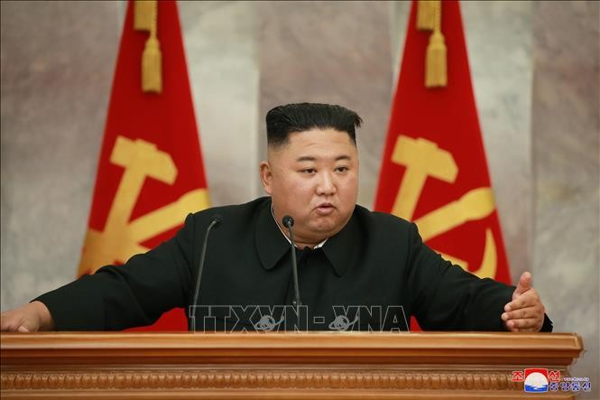 ການ​ນຳ​ ສ​ປ​ປ.ເກົາຫຼີ Kim Jong – un ໄດ້​ເປັນ​ປະ​ທານ​ກອງ​ປະ​ຊຸມ​ຄະ​ນະ​ພັກ​​ທະ​ຫານ​ສູນ​ກາງ - ảnh 1