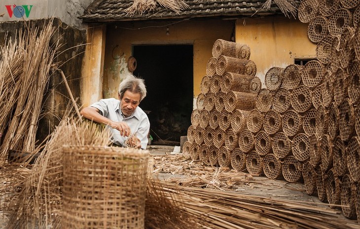 ໝູ່​ບ້ານ​ຫັດ​ຖະ​ກຳ​ຈັກ​ສານ​ເຄື່ອງມື​ຫາ​ປາ​ທີ່​ເປັນ​ມູນ​ເຊື້ອ ຮຶງ​ຮອັກ ຢູ່ ກວ໋າງ​ນິງ - ảnh 1