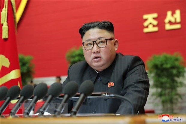 ການ​ນຳ​ Kim Jong-un ເປັນ​ປະ​ທານກອງ​ປະ​ຊຸມ​ກົມ​ການ​ເມືອງ​ຄະ​ນະ​ບໍ​ລິ​ຫານ​ງານ​ສູນ​ກາງ​ພັກ​ແຮງ​ງານ ສ​ປ​ປ.ເກົາຫຼີ - ảnh 1