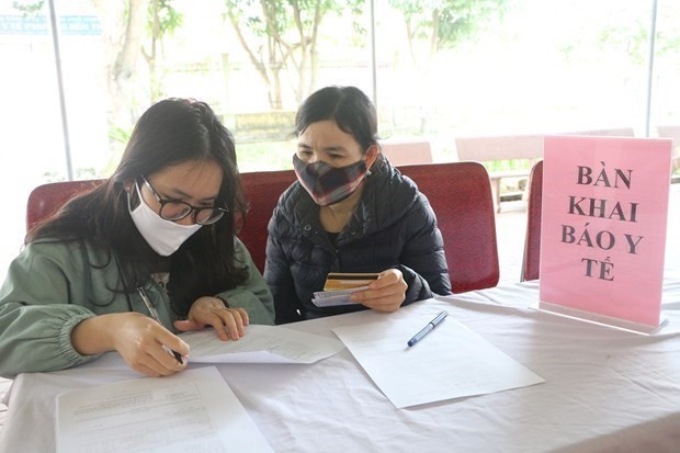 ກະ​ຊວງ​ສາ​ທາ​ລະ​ນະ​ສຸກ ຮຽກ​ຮ້ອງໃຫ້ ​ຕ້ອງກວດ​ກາ​ຢ່າງ​ເຄັ່ງ​ຄັດ​ຜູ້​ທີ່​ມາ​ຈາກ​ເຂດ​​ມີ​ກໍ​ລະ​ນີ​ຕິດ​ເຊື້ອ​ໃນ​ຊຸມ​ຊົນ - ảnh 1