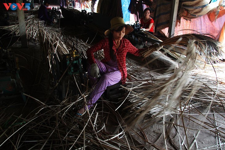 ໝູ່ບ້ານເຮັດເຄື່ອງຈັກສານອາຍຸຮ້ອຍປີຢູ່ນະຄອນໂຮ່ຈີມິນ - ảnh 4