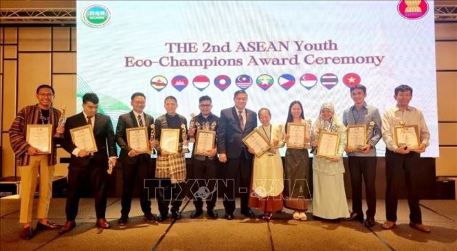 ອາ​ຊຽນ ເຊ​ີດ​ຊູສອງ​ໂຮງ​ຮຽນ Eco – school ແລະ ຊາວ​ໜຸ່ມ​ດີ​ເດັ່ນ​ຮອບ​ດ້ານສອງ​ຄົນ​ຂອງ ຫວຽດ​ນາມ     - ảnh 1