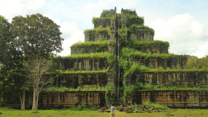 ວິ​ຫານ Koh Ker ຂອງ ກຳ​ປູ​ເຈຍ ໄດ້​ຮັບ​ການ​ຮັບ​ຮອງວ່າ ເປັນ​ມໍ​ລະ​ດົກ​ວັດ​ທະ​ນະ​ທຳ​ໂລກ - ảnh 1