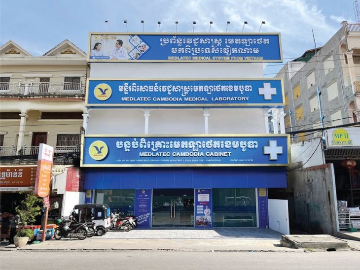 Medlatec Cambodia ປະ​ກອບ​ສ່ວນ​ເຂົ້າ​ໃນ​ການ​ພັດ​ທະ​ນາ​ຂະ​ແໜງ​ສາ​ທາ​ລະ​ນະ​ສຸກ ກຳ​ປູ​ເຈຍ - ảnh 1