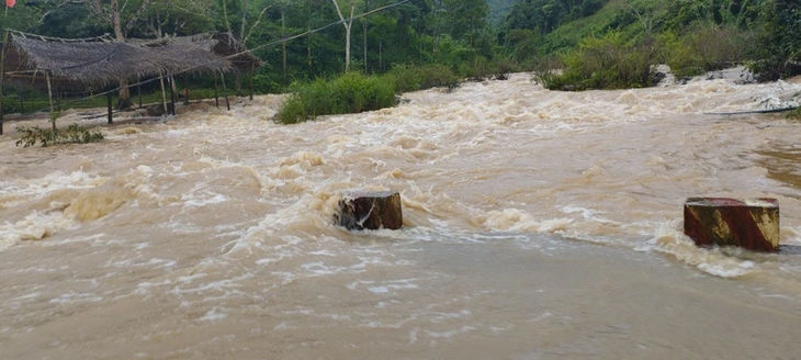 UNDP ຮ​ຽກ​ຮ້ອງ​ໜູນ​ຊ່ວຍ ຫວຽດ​ນາມ ໃນ​ການ​ກ່າວ​ເຕື່ອນ ໄພ​ທຳ​ມະ​ຊາດ​ໂດຍ​ໄວ ເພື່ອຫຼຸດ​ຜ່ອນ​ຜົນ​ເສຍ​ຫາຍ - ảnh 1