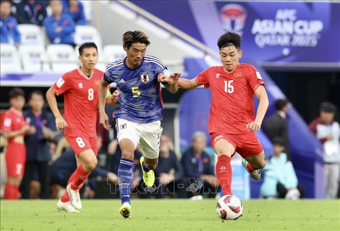 AFC Asian Cup 2023: ສື່ມວນ​ຊົນ ອາ​ຊີ ຍ້ອງ​ຍໍ​ຊົມ​ເຊີຍ​ທິມ​ບານ​ເຕະ ຫວຽດ​ນາມ ພາຍຫຼັງ​ການ​ແຂ່ງ​ຂັນນັດ​ທຳ​ອິດ - ảnh 1