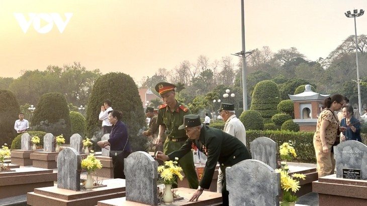 ການ​ພົບ​ພໍ​້​ກັນ​ຄັ້ງ​ພິ​ເສດ​ຂອງ​ນັກ​ຮົບ ດ້ຽນ​ບຽນ - ảnh 2
