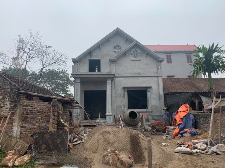 ຊ່ວຍ​ເຫຼືອ​ລົບ​ລ້າງ​ເຮືອນ​ຢູ່​ຊົ່ວ​ຄ​າວ, ເຮືອ​ນ​ຮົ່ວ​ເພ ກວ່າ 100.000 ຫຼັງ - ảnh 1