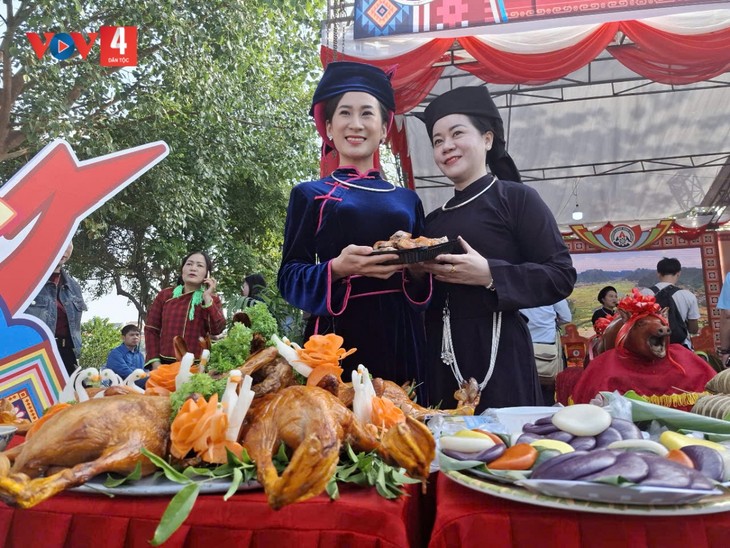 ຄວາມເປັນເອກະລັກດ້ານອາຫານການກິນຢູ່ ລ້າງເຊີນ - ảnh 1