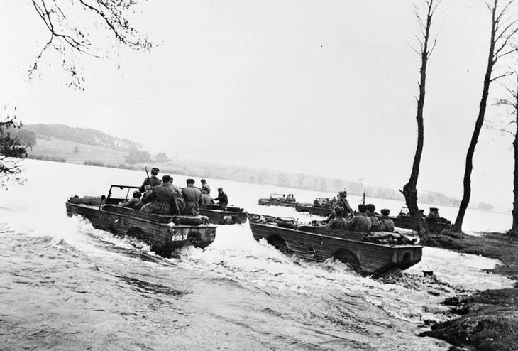 ຫຼາຍ​ປະ​ເທດ​ຈັດ​ຕັ້ງ​ພິ​ທີ​ສະ​ເຫຼີມ​ສະຫຼອງ 80 ປີແຫ່ງວັນ​ໄຊ​ຊະ​ນະ ຟາດ​ຊິດ - ảnh 1