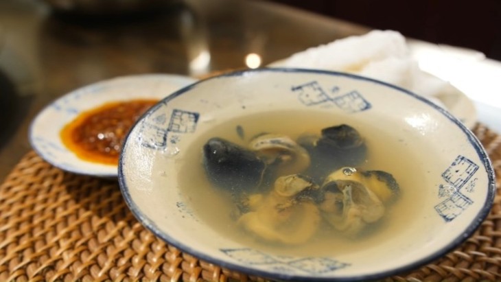 ​ບັນ​ດາ​ເຍື່ອງ​ອາ​ຫານ​ທີ່​ເປັນ​ເອ​ກະ​ລັກ​ສະ​ເພາະ​ຍາມ​ລະ​ດູຮ້ອນຢູ່​ຮ່າ​ໂນ້ຍ - ảnh 2