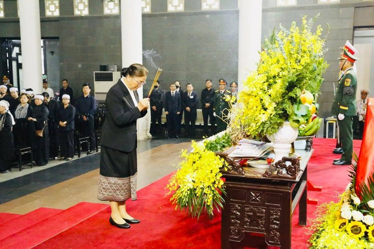 ພິທີໄຫວ້ອາໄລອະດີດປະທານປະເທດ ເຈິ່ນດຶກເລືອງ - ảnh 5