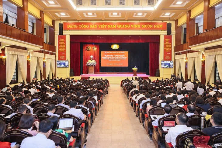 ການ​ປະ​ຕິ​ວັດ​ກ່ຽວ​ກັບ​ກົງ​ຈັກ​ການ​ຈັດ​ຕັ້ງ: ຈາກ​ທ່າ​ຮັບ ຫັນ​ມາ​ເປັນ​ສ້າງ​ສາ, ເປັນ​ເຈົ້າ​ການ​ຮັບ​ໃຊ້​ປະ​ຊາ​ຊົນ - ảnh 1