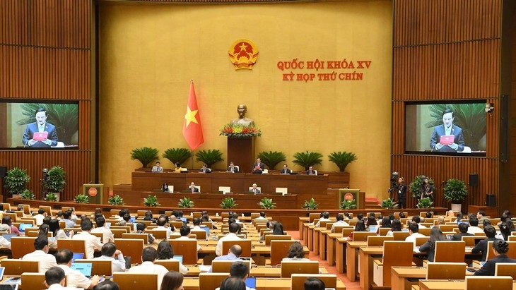 ສະ​ພາ​ແຫ່ງ​ຊາດ ຫວຽດ​ນາມ ​ປຶກ​ສາ​ຫາ​ລື​ກ່ຽວ​ກັບ​ການ​ຕີ​ລາ​ຄາ​ເພີ່ມ​ເຕີມ​ຜົນ​ການ​ປະ​ຕິ​ບັດ​ແຜນ​ການ​ພັດ​ທະ​ນາ​ເສດ​ຖະ​ກິດ - ສັງ​ຄົມ, ງົບ​ປະ​ມານ​ແຫ່ງ​ລັດ​ປີ 2024 - ảnh 1