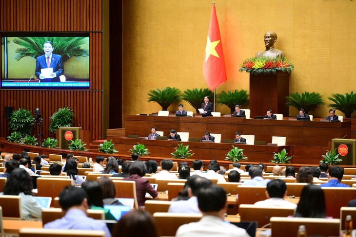 ປະ​ຕິ​ບັດ​ບັນ​ດາ​ມາດ​ຕະ​ການ​ຢ່າງ​ຂ້ຽວ​ຂາດ ແລະ ຄົບ​ຊຸ​ດ​ເພື່ອໃຫ້​ການ​ເຕີບ​ໂຕ​ບັນ​ລຸ​ເປົ້າ​ໝາຍ​ທີ່​ໄດ້​ວາງ​ອອກ - ảnh 1