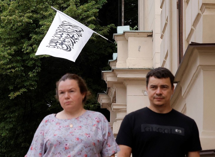 ລັດ​ເຊຍ​ ແມ່ນ​ປະ​ເທດ​ທຳ​ອິດ​ຮັບ​ຮອງ​ອຳ​ນາດ​ການ​ປົກ​ຄອງ ຕາ​ລີ​ບານ ຢູ່​ອາບ​ກາ​ນິດ​ສະ​ຖານ - ảnh 1