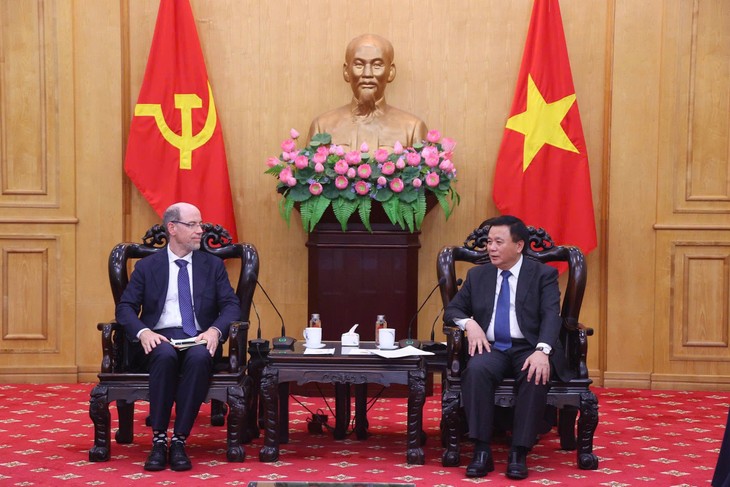 ກຸ່ມ​ບໍ​ລິ​ສັດ Google ພ້ອ​ມ​ແລ້ວ​ທີ່​ຈະ​ຮ່ວມ​ເດີນ​ທາງ​ກັບ ຫວຽດ​ນາມ ໃນ​ການ​ຫັນ​ເປັນ​ດີ​ຈີ​ຕອນ - ảnh 1