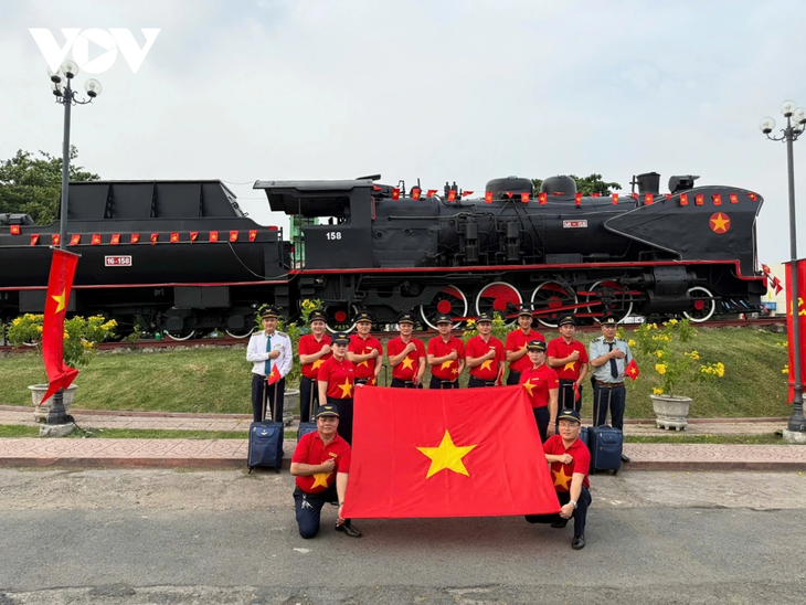 ແນະ​ນຳ​ກ່ຽວ​ກັບ​ຖ້ຽວ​ລົດ​ໄຟ​ ຖົງເຍິດ ເໜືອ - ໃຕ້ ຂອງ ຫວຽດ​ນາມ - ảnh 1