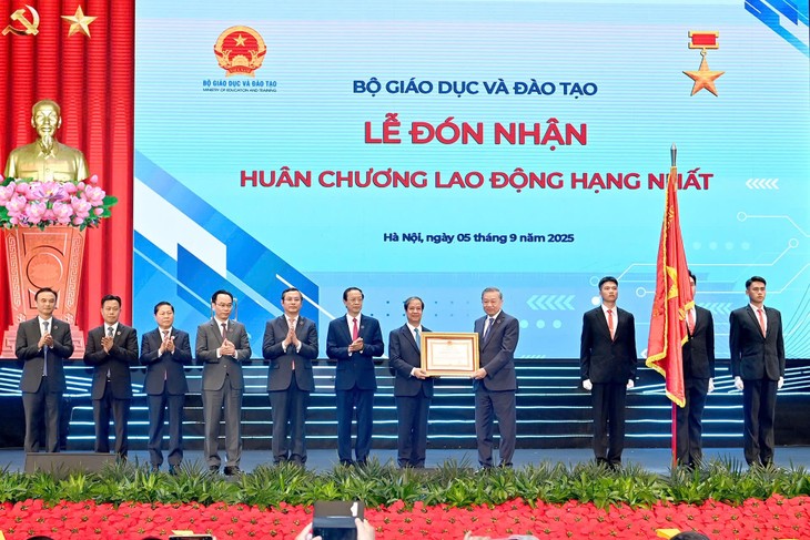 ຂະ​ແໜງການ​ສຶກ​ສາ​ຕ້ອງ​ກາຍ​ເປັນ​ກຳລັງ​ໜູນ​ແກ່ນ​ສານ​ເພື່ອ​ພັດ​ທະ​ນາ​ປະ​ເທດ​ຊາດ - ảnh 2