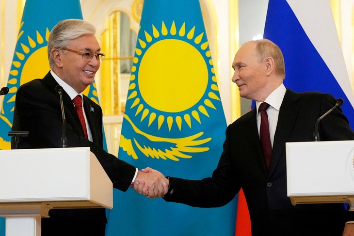 ລັດ​ເຊຍ ແລະ ກາ​ຊັກ​ສະ​ຖານ ຍົກ​ລະ​ດັບ​ການ​ພົວ​ພັນ​ຂຶ້ນ​ເປັນ​ຄູ່​ຮ່ວມ​ມື​ຍຸດ​ທະ​ສາດ - ảnh 1