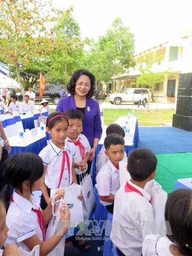 Vietnam prioriza atender la vida de las personas en difícil situación y con méritos revolucionarios - ảnh 1