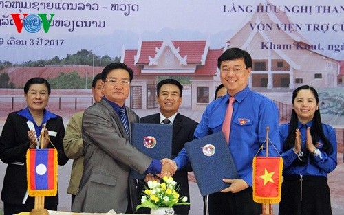 Jóvenes vietnamitas y laosianos amplía su cooperación - ảnh 1