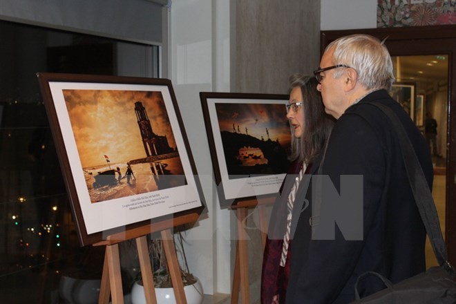 Exhiben la belleza del mar vietnamita en París  - ảnh 1