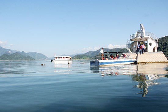 Quynh Nhai, “la bahía de Ha Long” del noroeste de Vietnam - ảnh 1