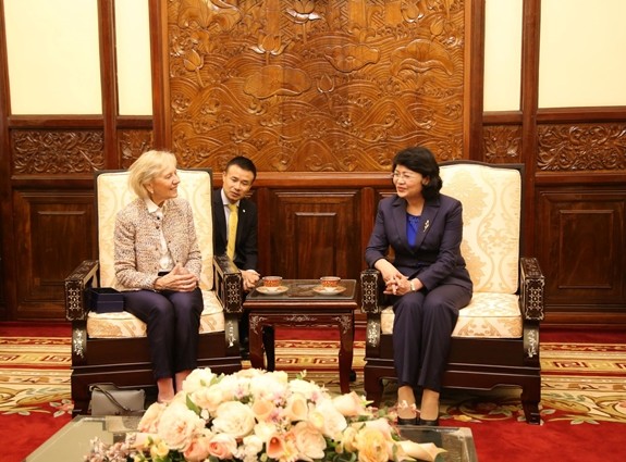 Vicepresidenta vietnamita da bienvenida a la titular de Operation Smile - ảnh 1