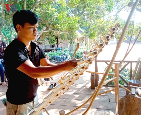 Joven étnico de Se Dang, apasionado por instrumentos musicales tradicionales - ảnh 2