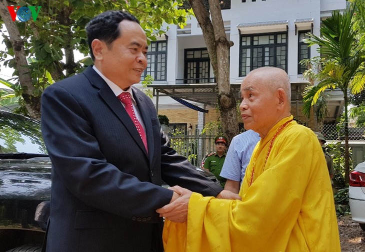 Frente de la Patria de Vietnam celebra el Día de Vesak 2019 en Thua Thien Hue - ảnh 1