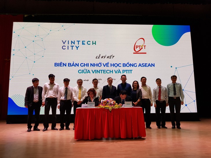 Estudiantes emprendedores de Vietnam ante oportunidades de desarrollo en tecnología - ảnh 1