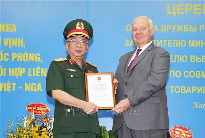 Rusia otorga Orden de la Amistad a viceministro de Defensa vietnamita - ảnh 1