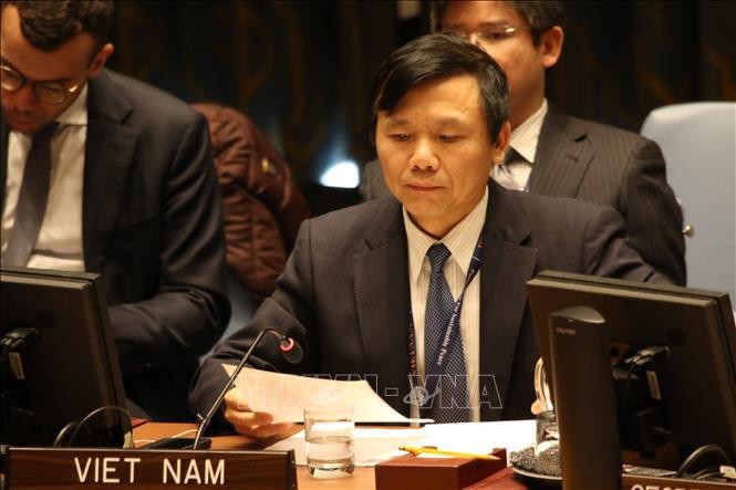  Vietnam comprometido a unir manos para crear cambios en vida de niños ante conflictos armados - ảnh 1