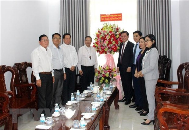 Dirigentes del Departamento de Movilización de Masas del Partido felicitan a los católicos en ocasión de la Navidad - ảnh 1