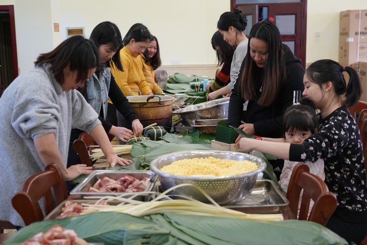 Vietnamitas en ultramar disfrutan del Tet tradicional 2021 - ảnh 2